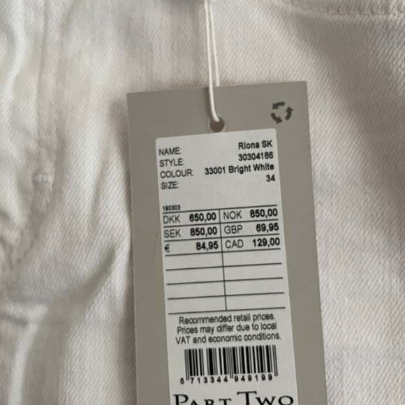 New with original tag. Classic Riona Skirt. Bright White. - Picture 5 of 6